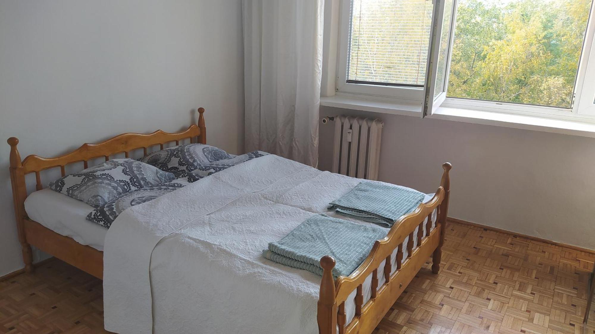 Uroczy Apartament Z Bezplatnych Parkingiem Warschau Exterior foto